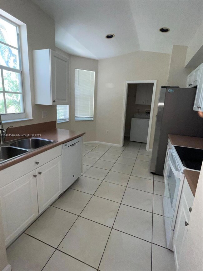 18765 SW 27th Ct, Miramar, FL 33029 - photo 3