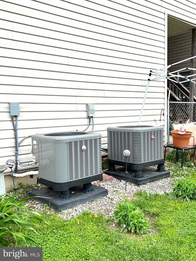 223 S Queen St, Littlestown, PA 17340 - photo 4