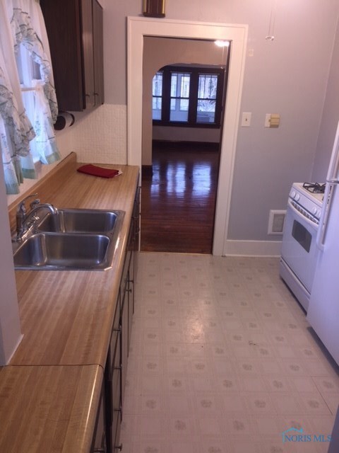 Nicely appointed kitchen includes appliances.