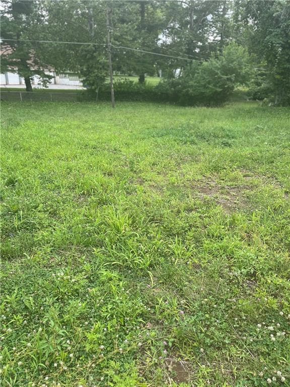 8805 E 75th St, Raytown, MO 64138 - photo 2