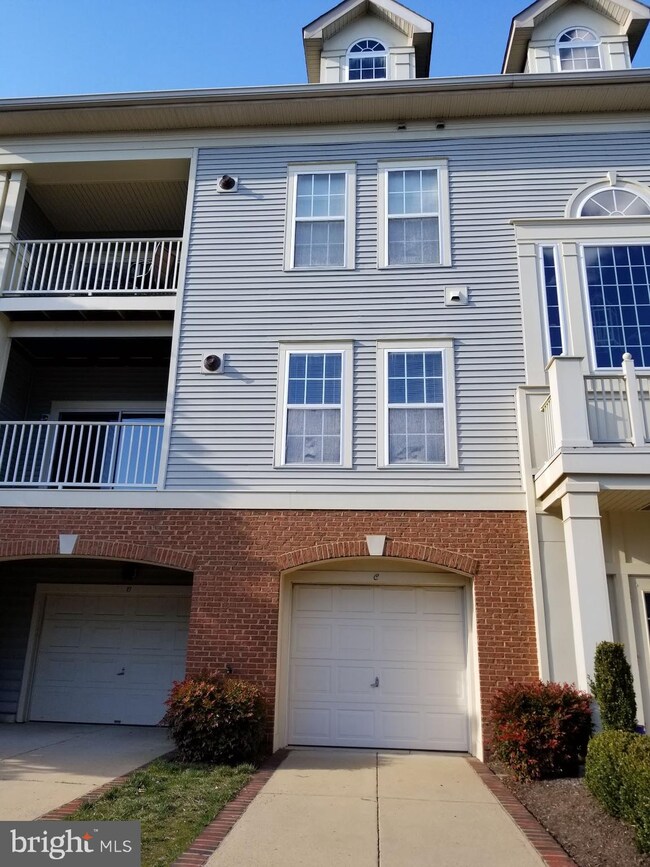 11333 Westbrook Mill Ln unit 201, Fairfax, VA 22030 - photo 2