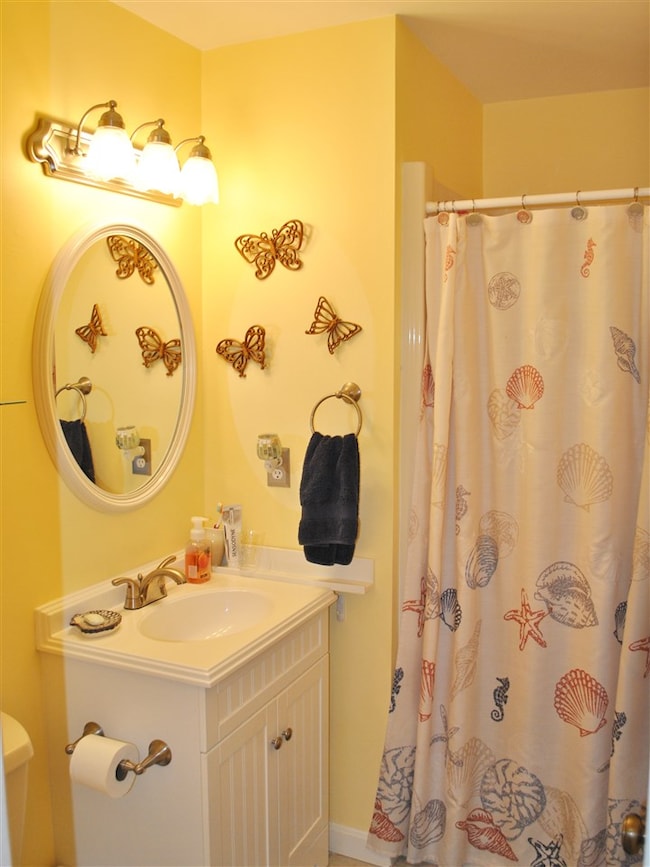 6 Chapel Hill Dr, Nashua, NH 03063 - photo 2