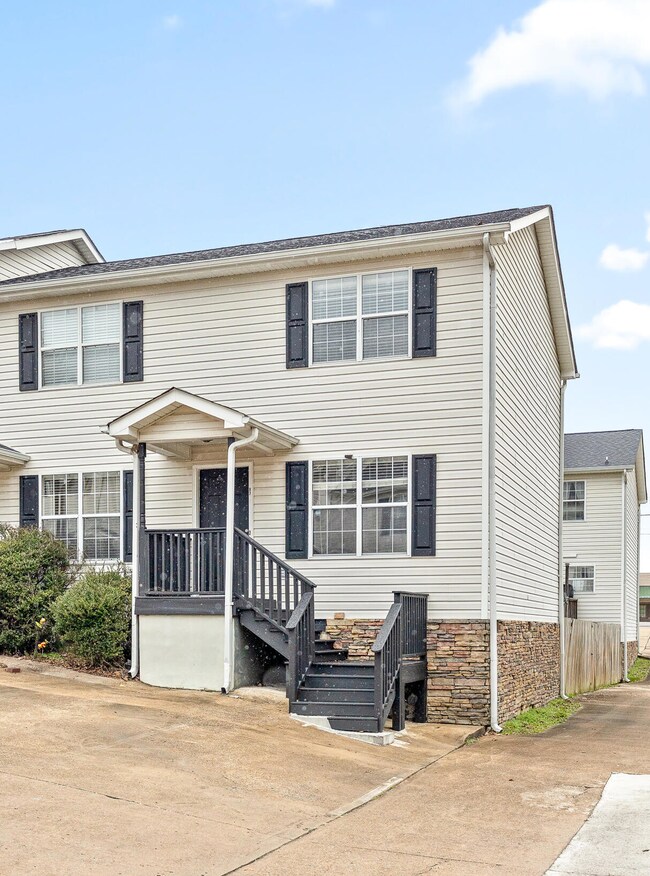 84 W End Ln, D3