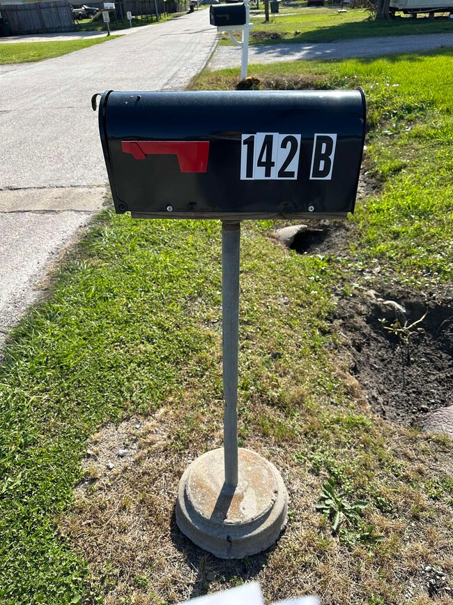 142B Roy St, Houma, LA 70360 - photo 2