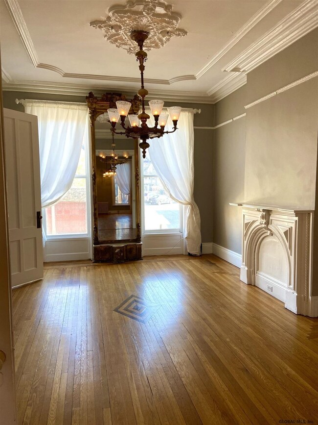 130 Chestnut St, Albany, NY 12210 - photo 3