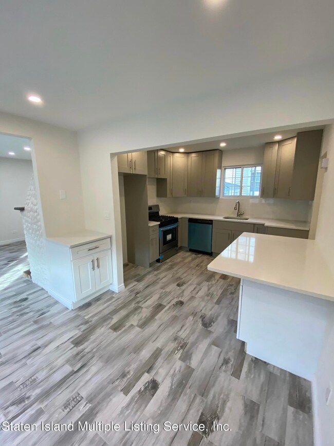 114 Coale Ave, Staten Island, NY 10314 - photo 7