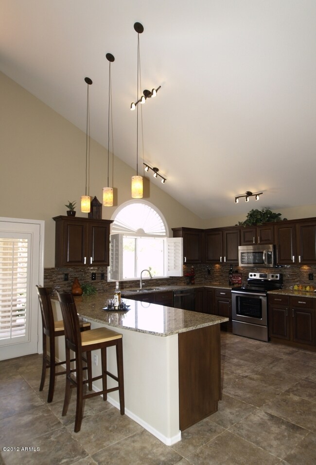 5340 W Shannon Ct, Chandler, AZ 85226 - photo 2