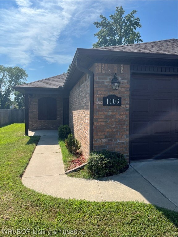 1103 Springhill Rd unit A, Barling, AR 72923 - photo 2