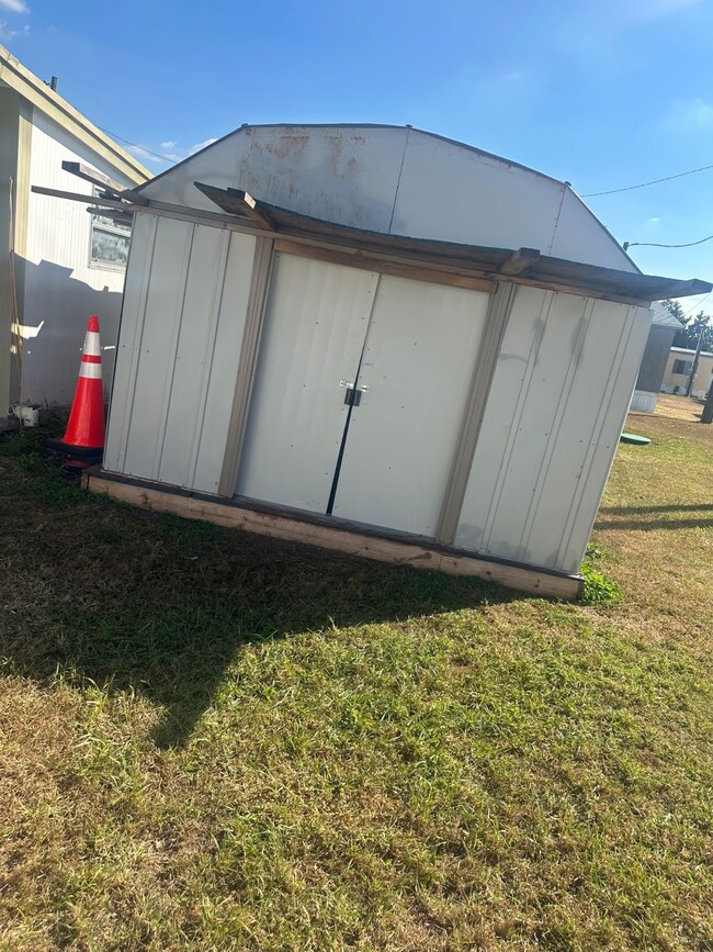 204 Third St, Valrico, FL 33594 - photo 7