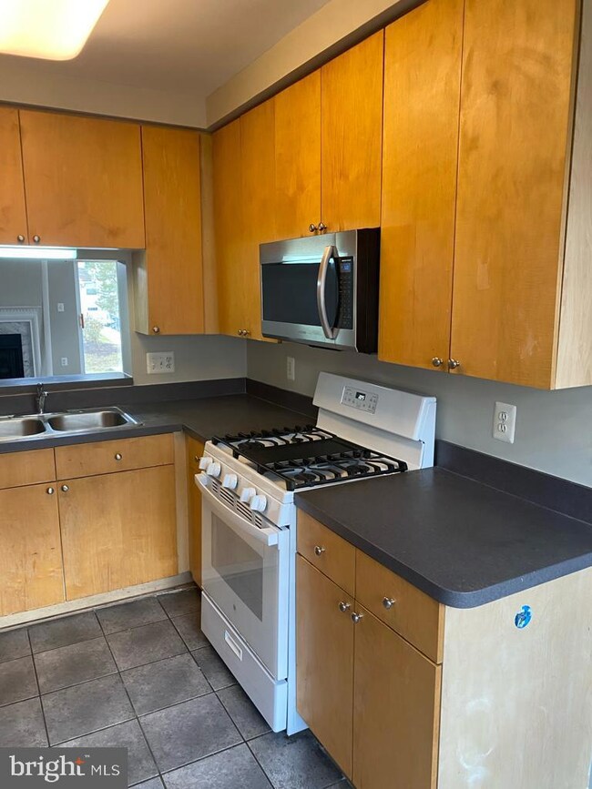 2490 Quick St unit 101, Herndon, VA 20171 - photo 5