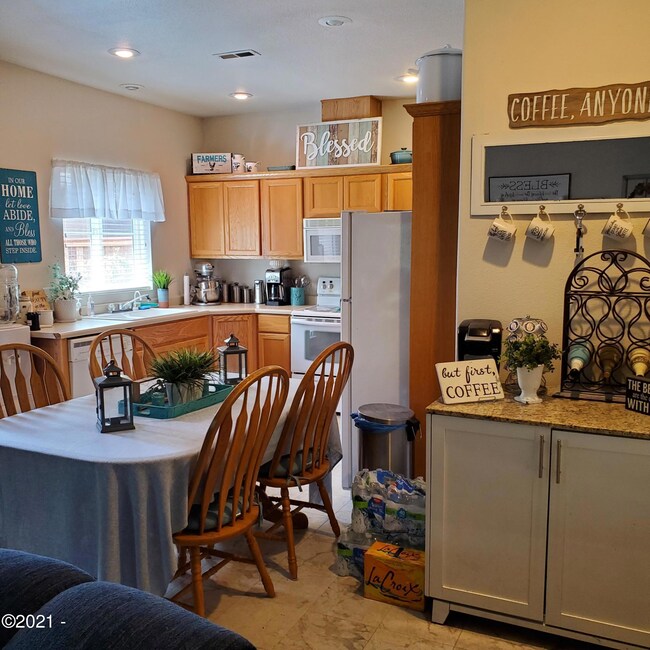 Dining/Kitchen