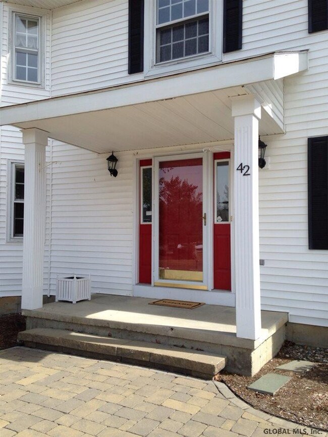 42 Macaulay Ln, Schenectady, NY 12309 - photo 2