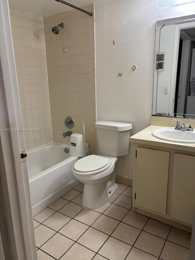 871 NE 207th Ln unit 10315, Miami, FL 33179 - photo 5