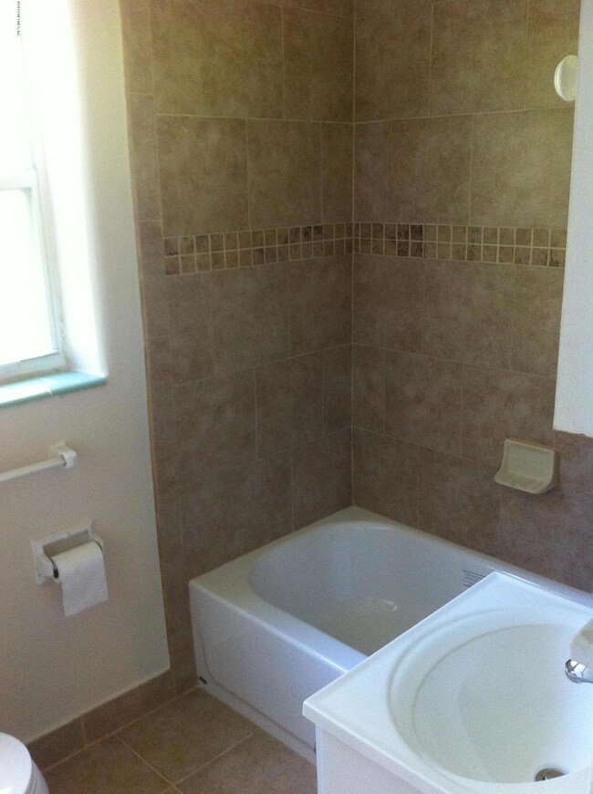 465 Tabor Dr E, Jacksonville, FL 32216 - photo 7