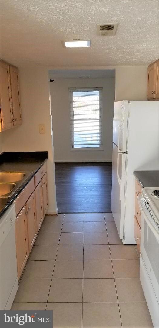 22420 Stablehouse Dr, Sterling, VA 20164 - photo 4