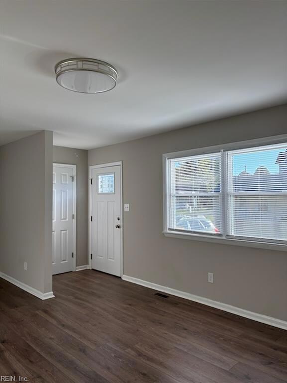 16 Henderson Ln, Hampton, VA 23663 - photo 5