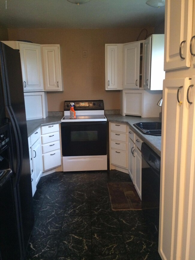 11587 Barkton Dr, Holland, MI 49424 - photo 3