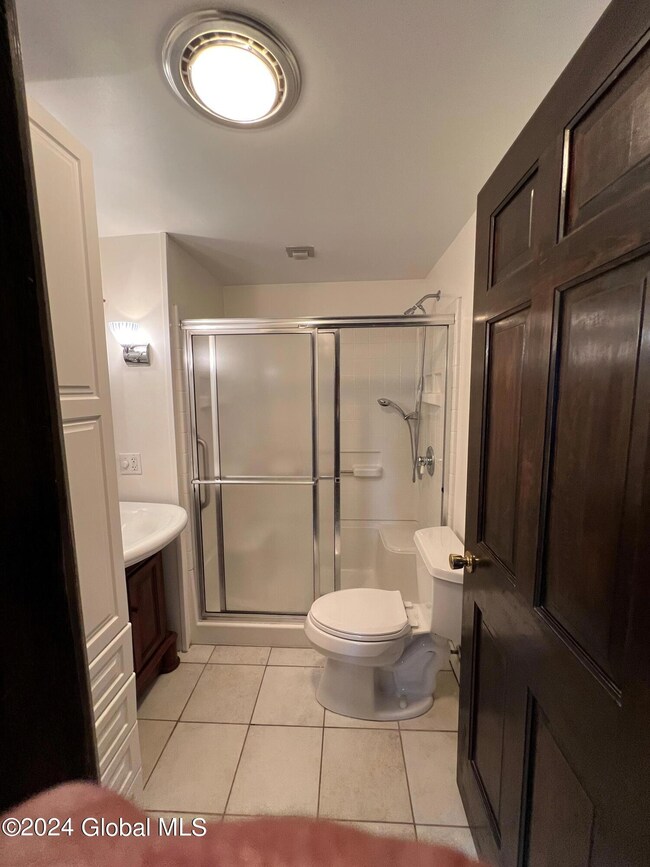 bathroom first floor 1