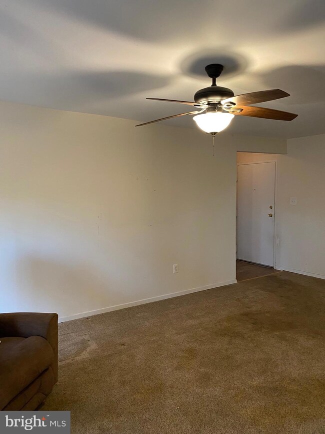 8729 Hayshed Ln unit 32, Columbia, MD 21045 - photo 2