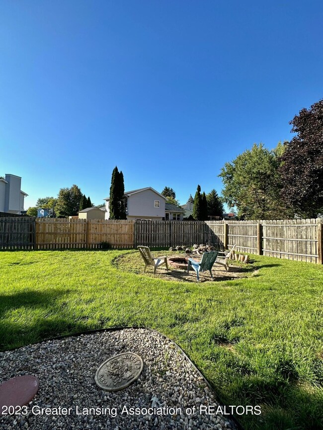 442 Jade Dr, Lansing, MI 48917 - photo 4