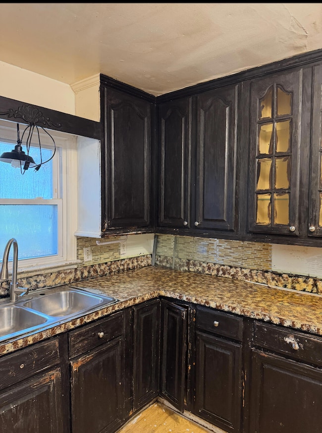 1260 Gilbert St, Flint, MI 48532 - photo 3