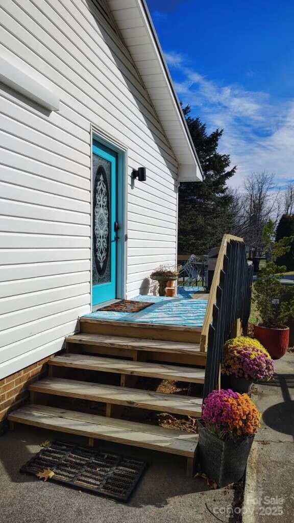 411 Poplar Ave, West Jefferson, NC 28694 - photo 4