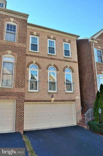 12459 Rose Path Cir, Fairfax, VA 22033 - photo 2