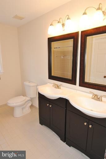 12695 Cobblestone Ct, Manassas, VA 20112 - photo 5