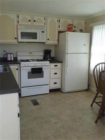 75 S Policy St unit 35, Salem, NH 03079 - photo 6