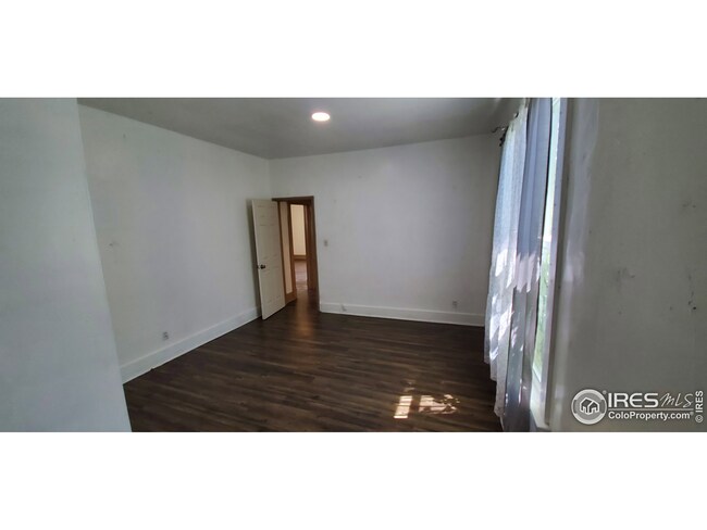 FRONT HOUSE BEDROOM 1