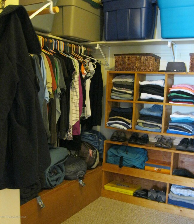 Birr Master Closet Adj