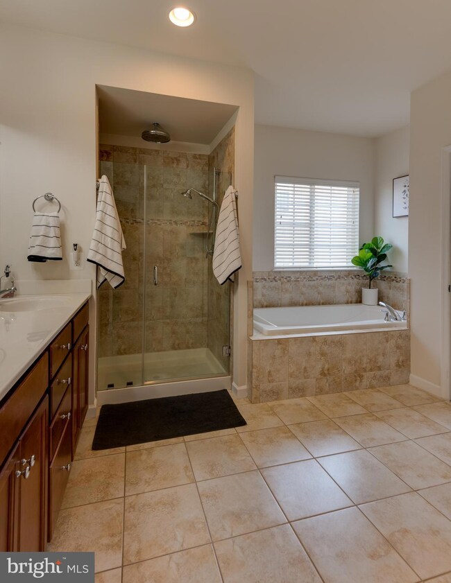 22945 Woodland Park Rd, California, MD 20619 - photo 5