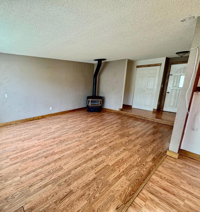 1737 NE Wells Acres Rd, Bend, OR 97701 - photo 2