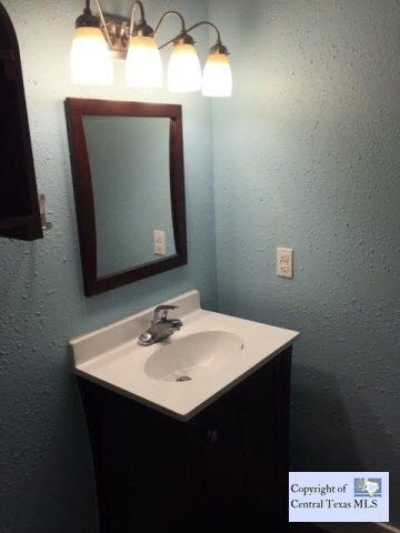 135 W Holland St, San Marcos, TX 78666 - photo 4