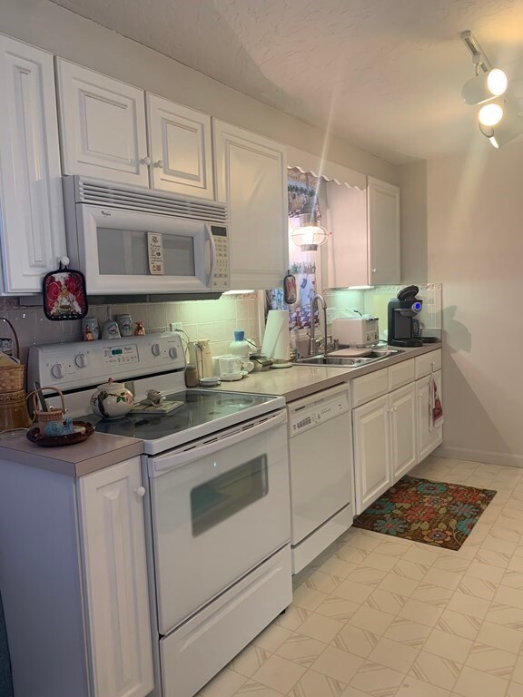 43 Choctaw Dr, Buzzards Bay, MA 02532 - photo 4