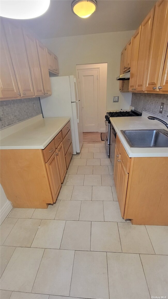 3015 Hobart St unit 4, Woodside, NY 11377 - photo 4