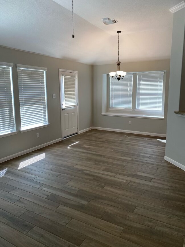 30514 N Sulphur Creek Dr, Magnolia, TX 77355 - photo 4