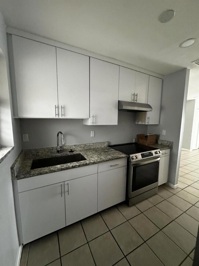 518 Avenue I unit B, Riviera Beach, FL 33404 - photo 5