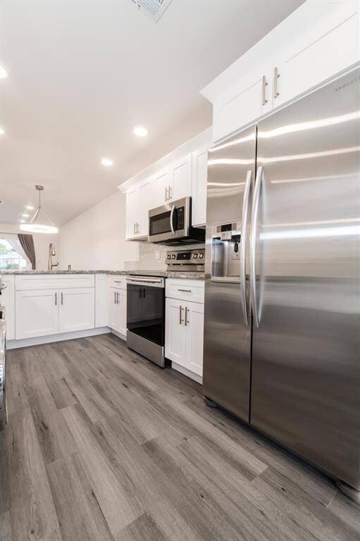 KITCHEN COUNTER