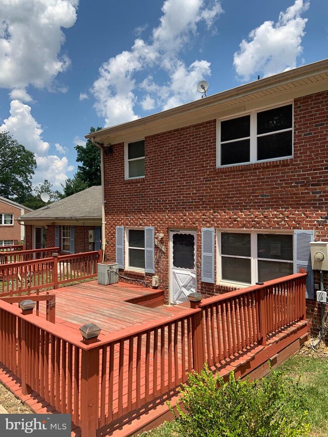 9756 Hagel Cir unit E, Lorton, VA 22079 - photo 2