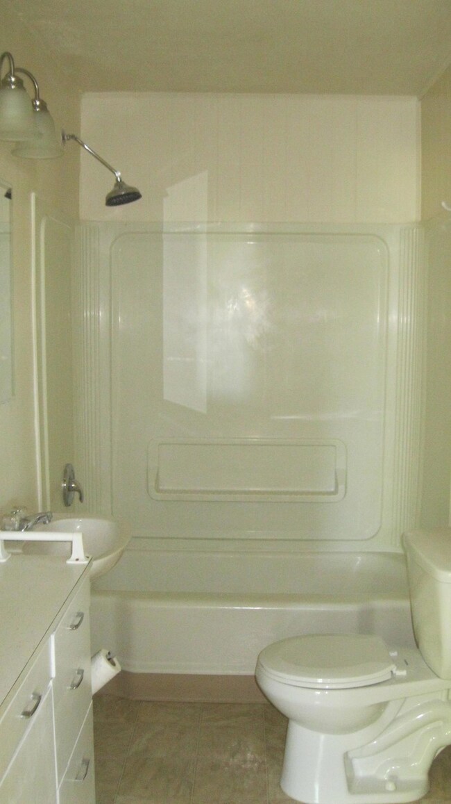 1035 State St, Redding, CA 96001 - photo 7