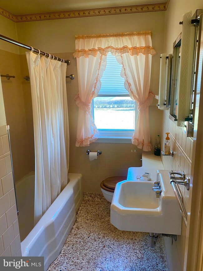 3223 Fulton St, Reading, PA 19605 - photo 5