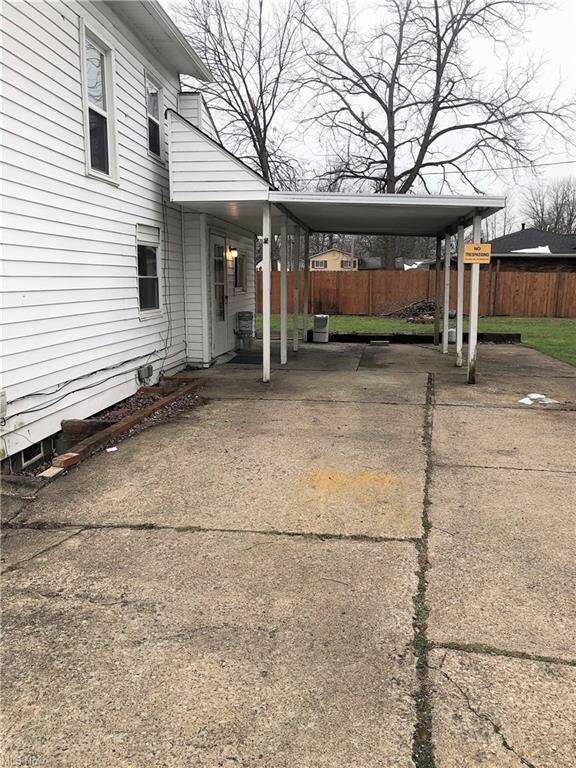 826 Pasadena Ave, Sheffield Lake, OH 44054 - photo 3