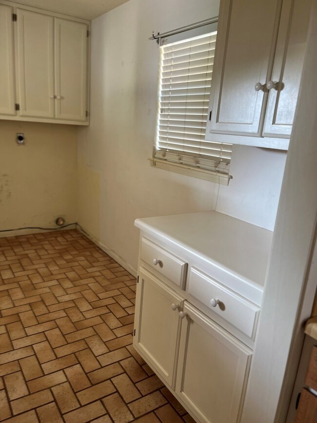 204 Glenmoor Dr, Fredericksburg, TX 78624 - photo 6