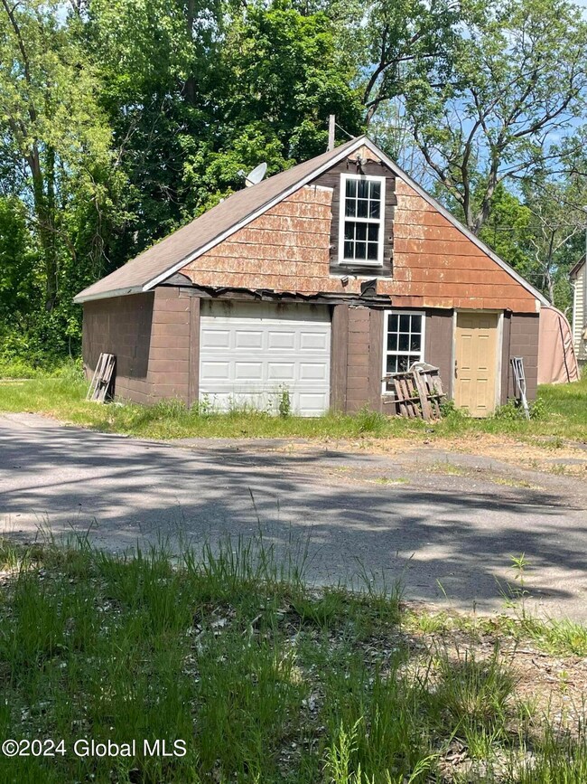 15 Hidden Hollow Rd, Albany, NY 12208 - photo 2