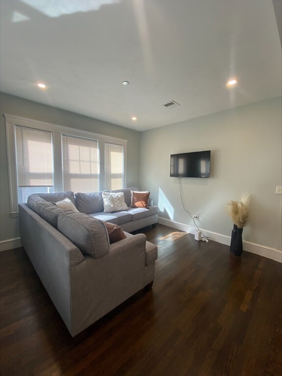 19 Mckone St unit 2, Dorchester, MA 02122 - photo 2