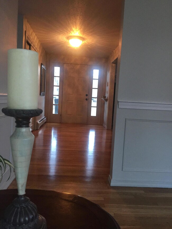 den 2 hallway.floors pop.PB