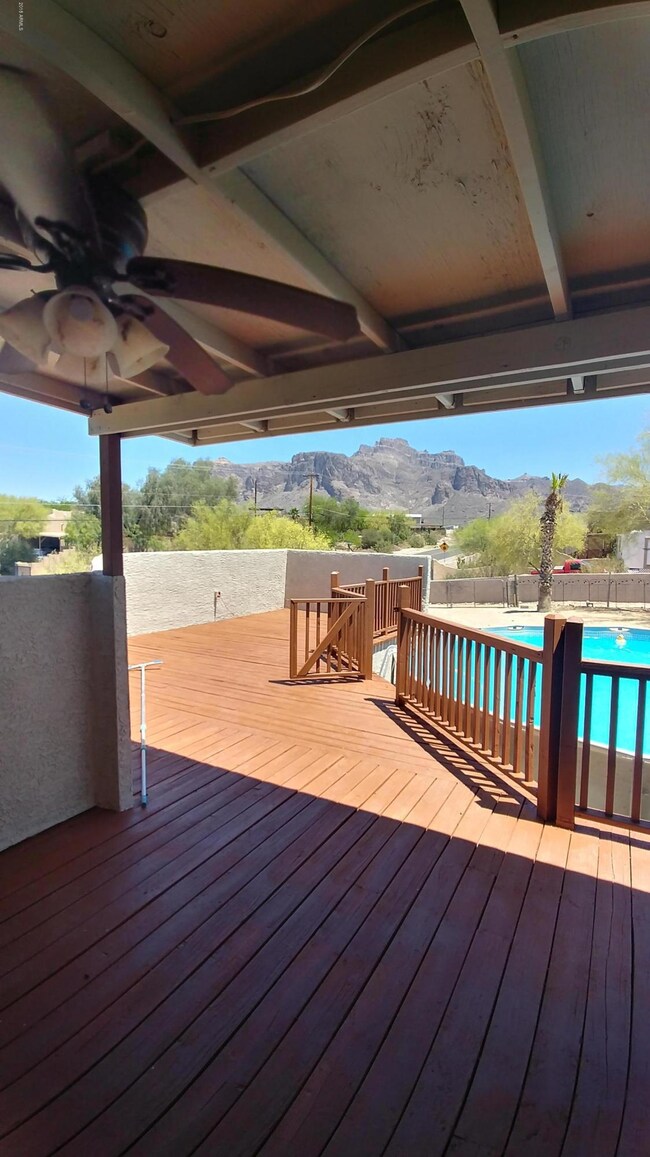Deck & covered patio