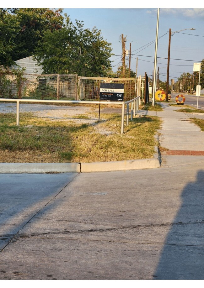 5803 Laura Koppe Rd, Houston, TX 77016 - photo 4