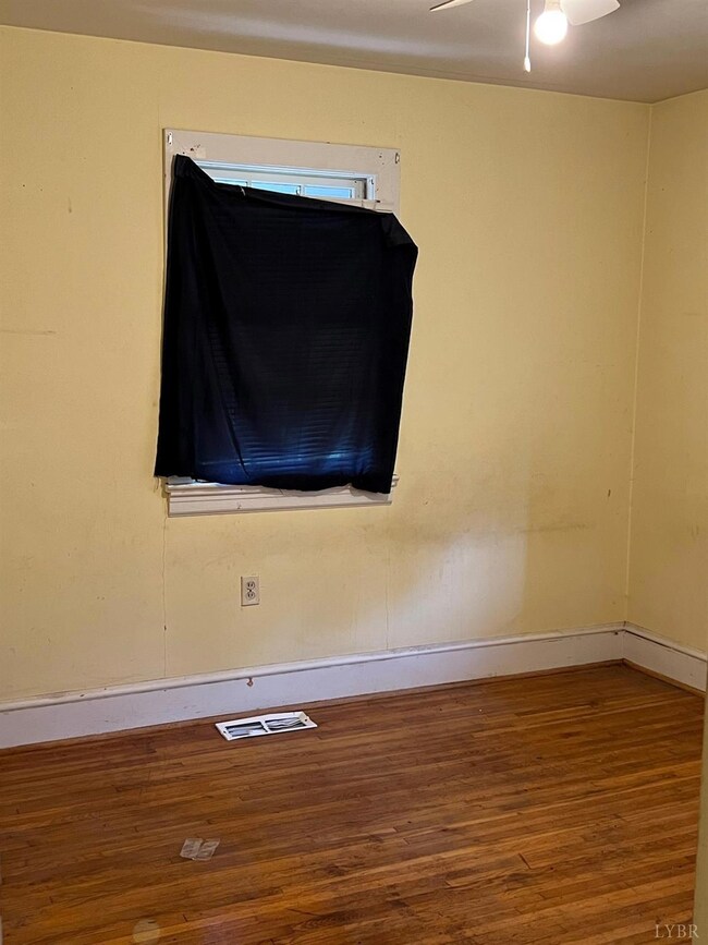 136 Kenmore Rd, Amherst, VA 24521 - photo 5